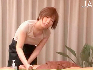 Japanese masseur fucking with massive snake while in Tokyo